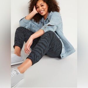 OLD Navy Black Gray Zebra Stripe Stretch Tech Tapered Pants Large